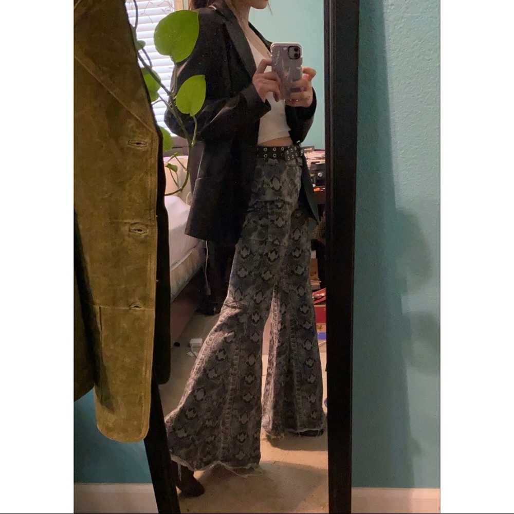 ❌SOLD❌Free People snakeskin flares - Picture 6 of 6